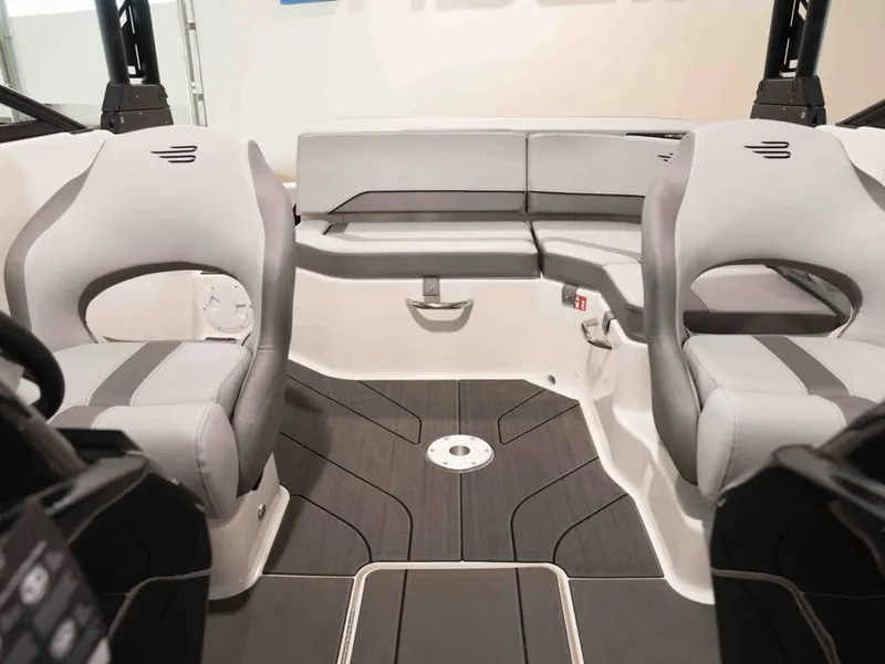 Slide: The Image of Bayliner V20i 2026 - 11