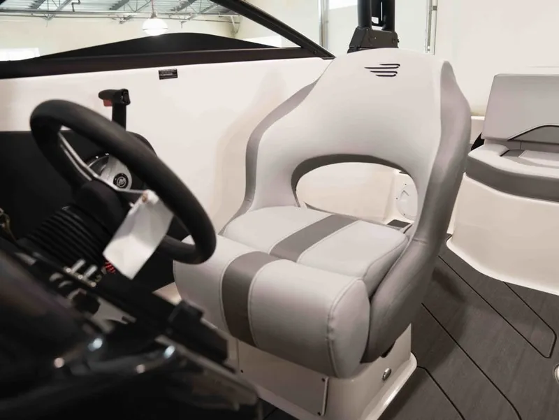 Slide: The Image of Bayliner V20i 2026 - 12