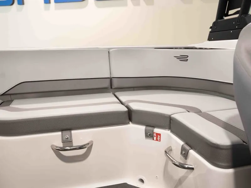 Slide: The Image of Bayliner V20i 2026 - 14