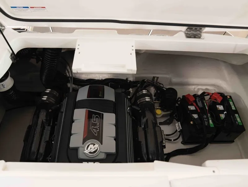 Slide: The Image of Bayliner V20i 2026 - 18