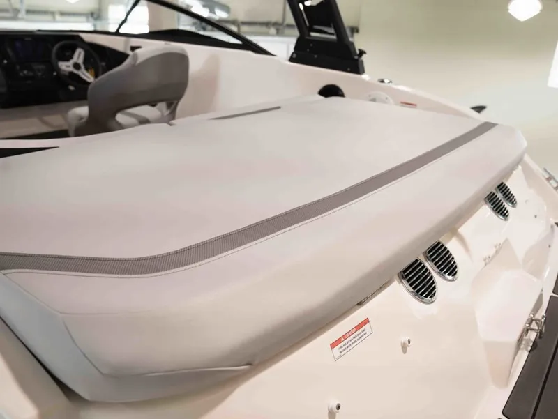 Slide: The Image of Bayliner V20i 2026 - 3