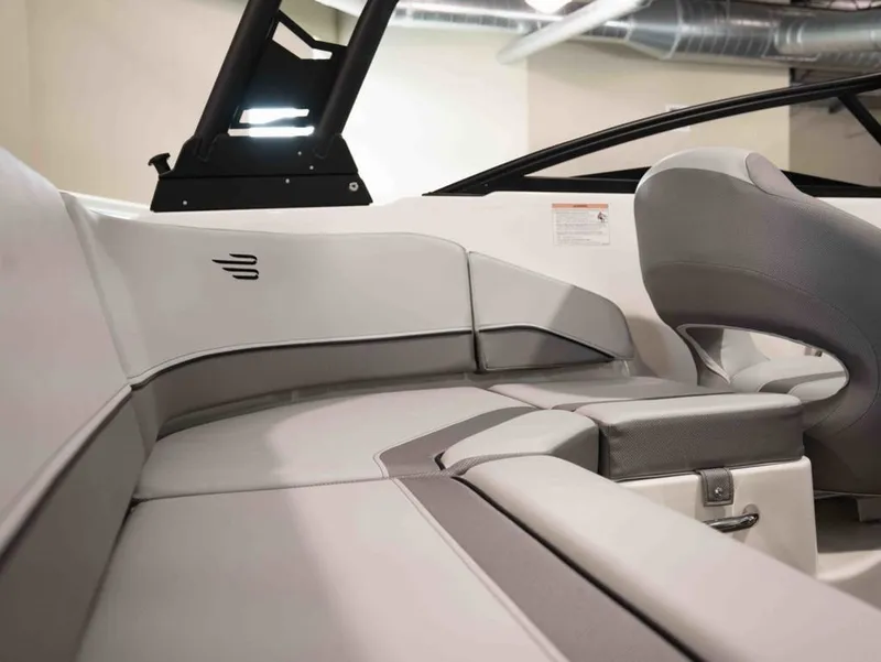 Slide: The Image of Bayliner V20i 2026 - 5