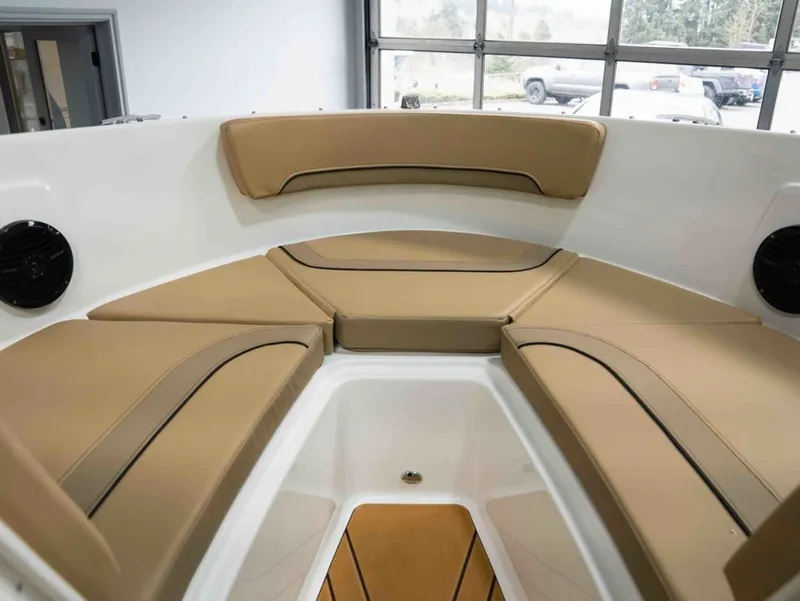 Slide: The Image of Bayliner V20i 2026 - 13