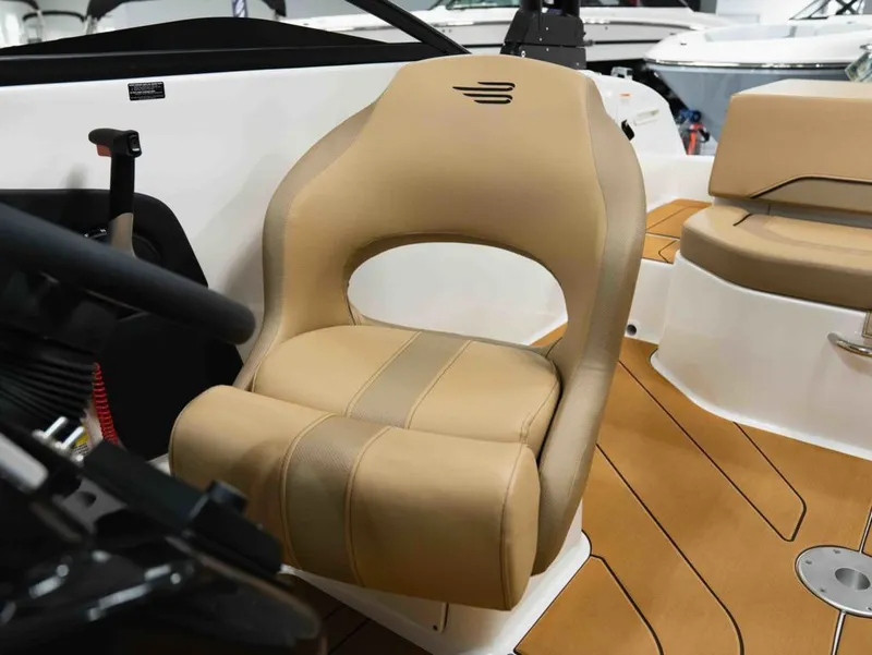 Slide: The Image of Bayliner V20i 2026 - 17