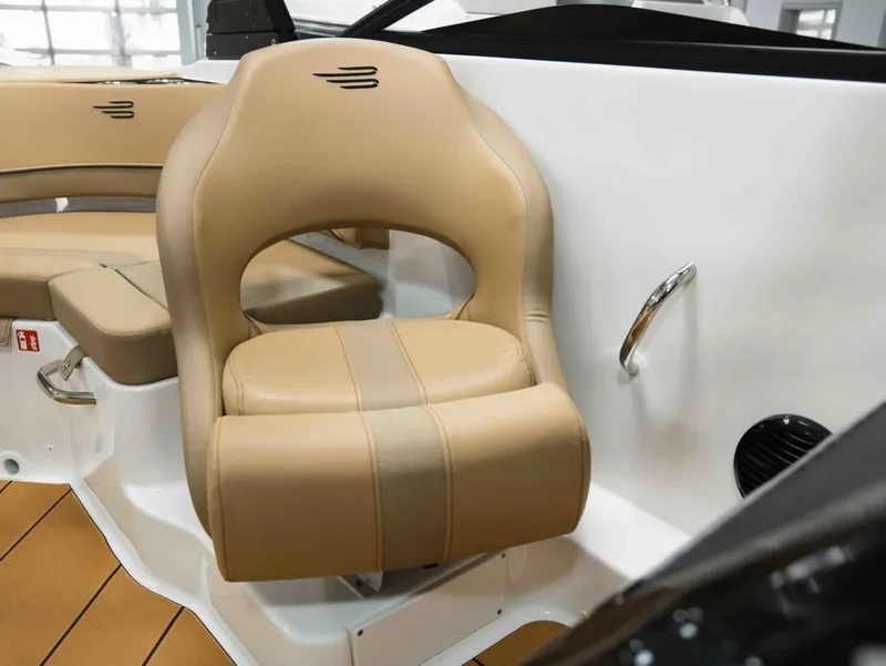 Slide: The Image of Bayliner V20i 2026 - 18