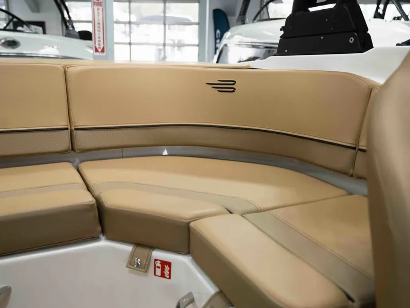 Slide: The Image of Bayliner V20i 2026 - 19