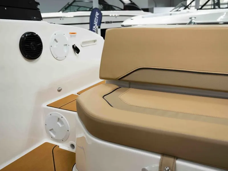 Slide: The Image of Bayliner V20i 2026 - 20