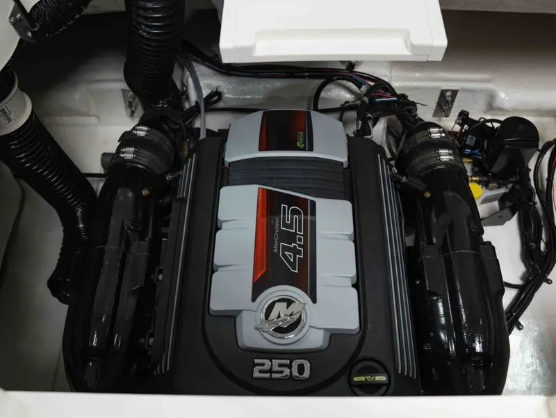 Slide: The Image of Bayliner V20i 2026 - 23