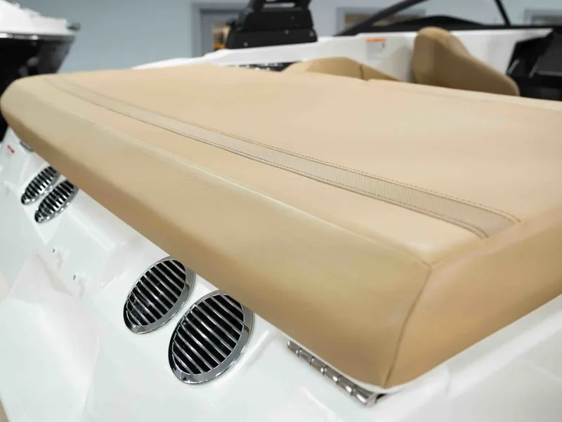 Slide: The Image of Bayliner V20i 2026 - 6