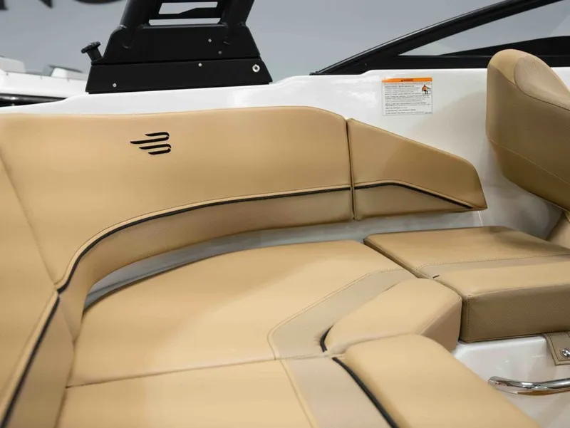 Slide: The Image of Bayliner V20i 2026 - 9