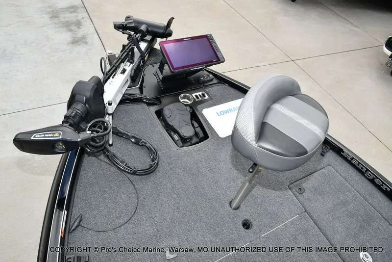 Slide: The Image of 2023 Ranger Z520R boat deck with seat, trolling motor, and Lowrance electronics. - 13