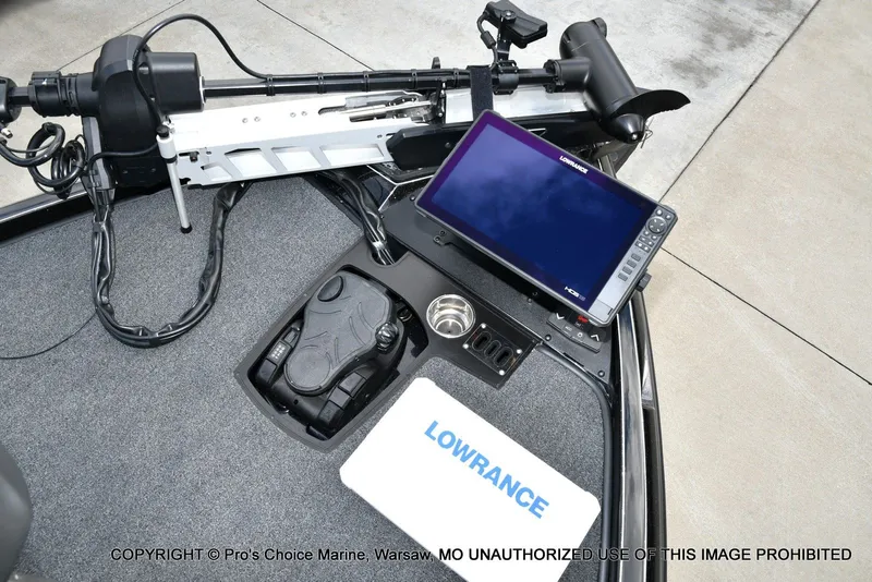 Slide: The Image of 2023 Ranger Z520R boat dashboard with Lowrance fishfinder and trolling motor. - 14