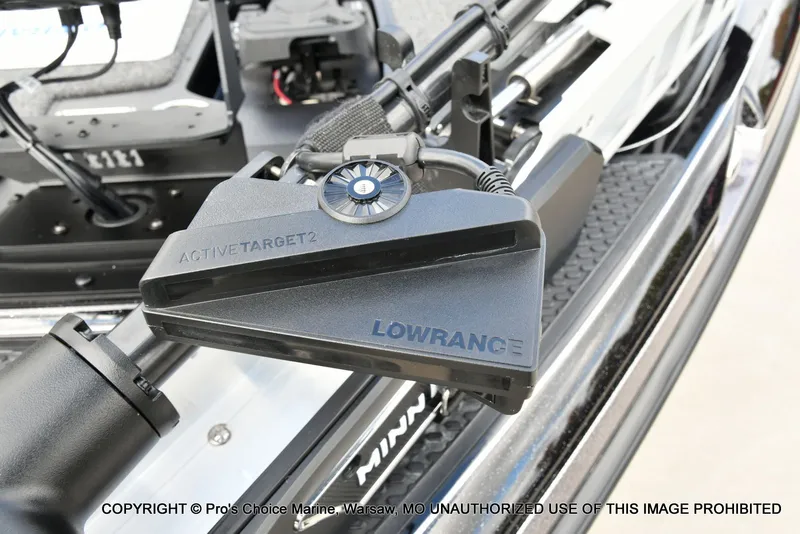 Slide: The Image of 2023 Ranger Z520R boat with Lowrance ActiveTarget2 sonar system installed. - 34