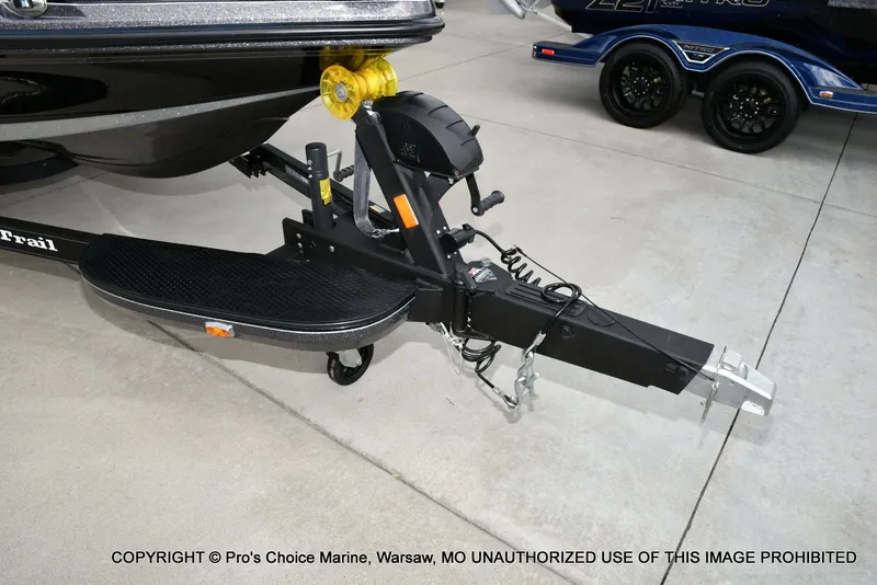 Slide: The Image of 2023 Ranger Z520R boat trailer hitch and step detail in showroom. - 37