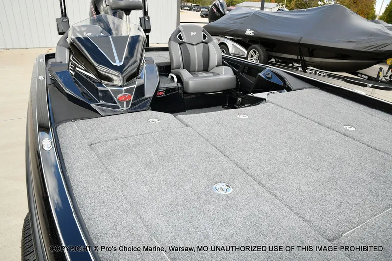 Slide: The Image of 2023 Ranger Z520R boat with sleek design and spacious deck. - 39