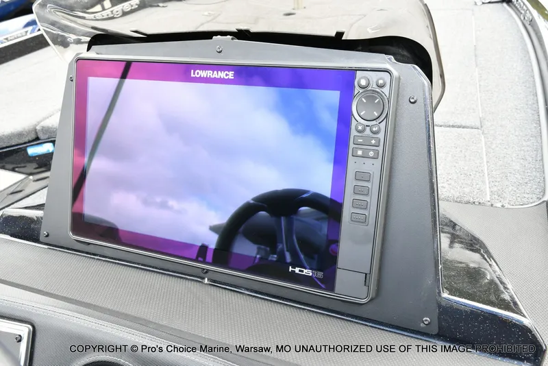 Slide: The Image of 2023 Ranger Z520R boat with Lowrance HDS display, featuring advanced navigation technology. - 43