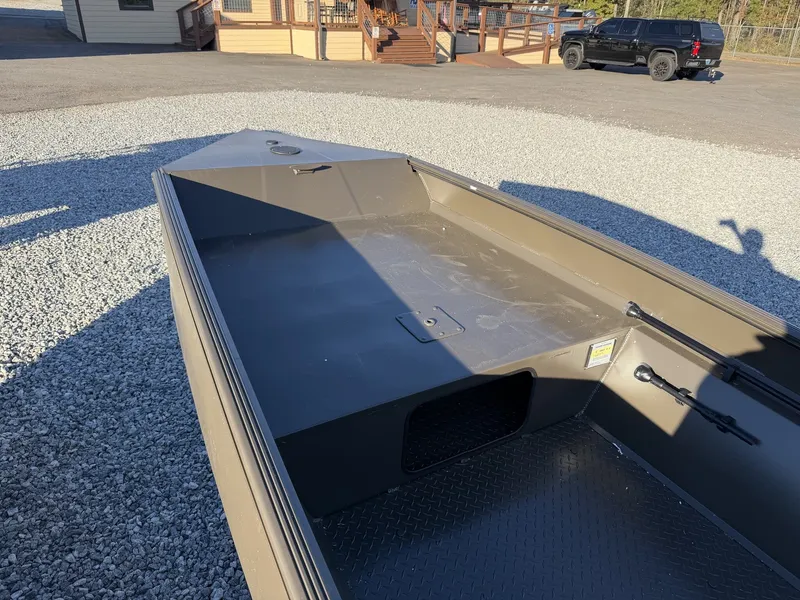 Slide: The Image of Edge Boats Sportsman Series 553DB MID DECK 2026 - 3