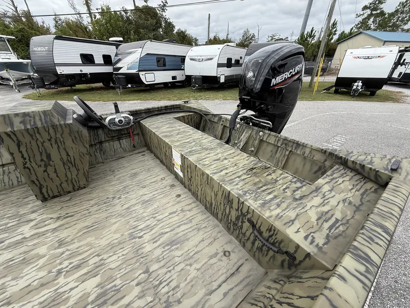 Slide: The Image of Lowe Roughneck Side Console 2026 - 7