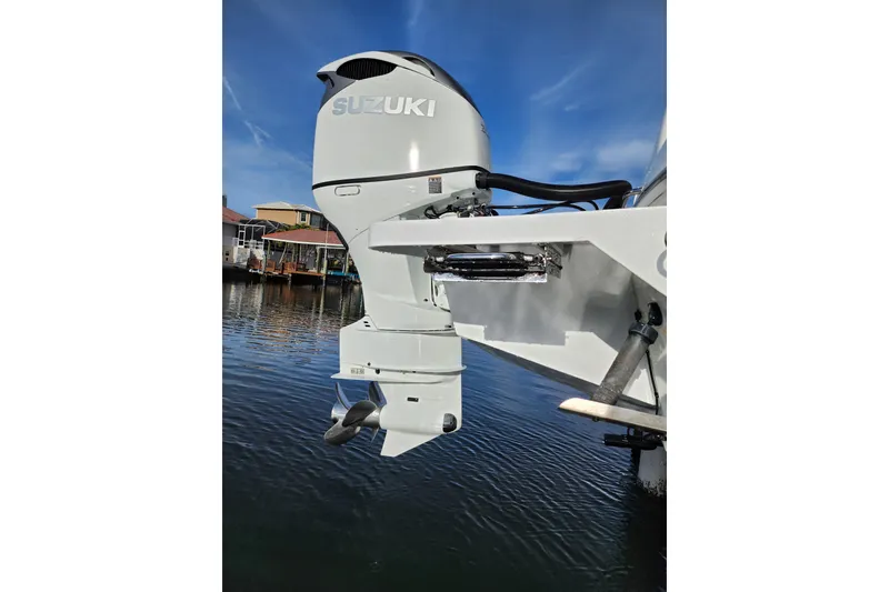 Slide: The Image of Outboard motor on a 2003 Sea Ray Sundancer 260, docked by the water. - 3