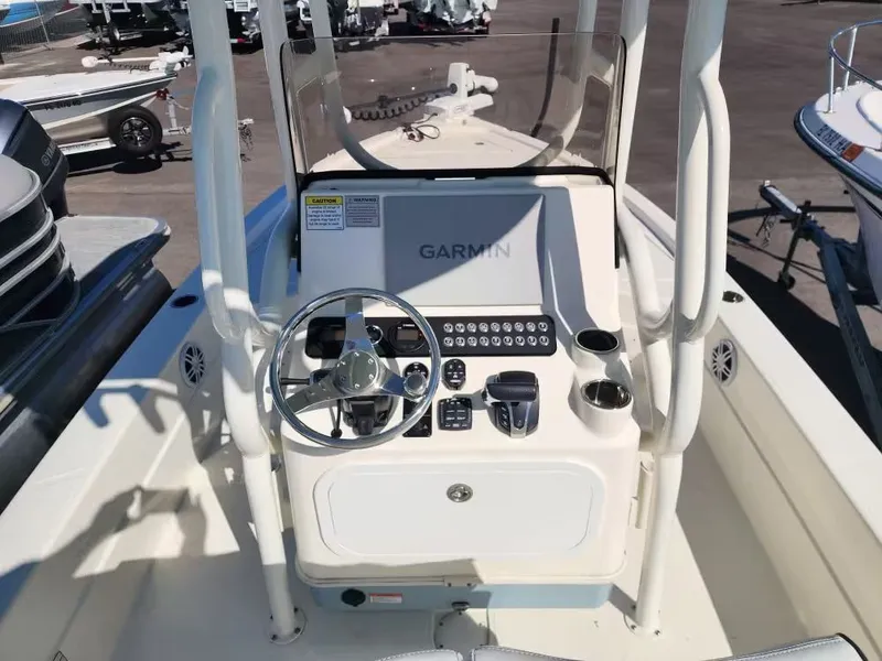 Slide: The Image of Skeeter SX241 2024 - 11