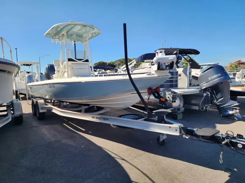 Slide: The Image of Skeeter SX241 2024 - 3