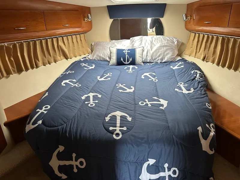 Slide: The Image of Carver Yachts 36 Mariner 2005 - 10