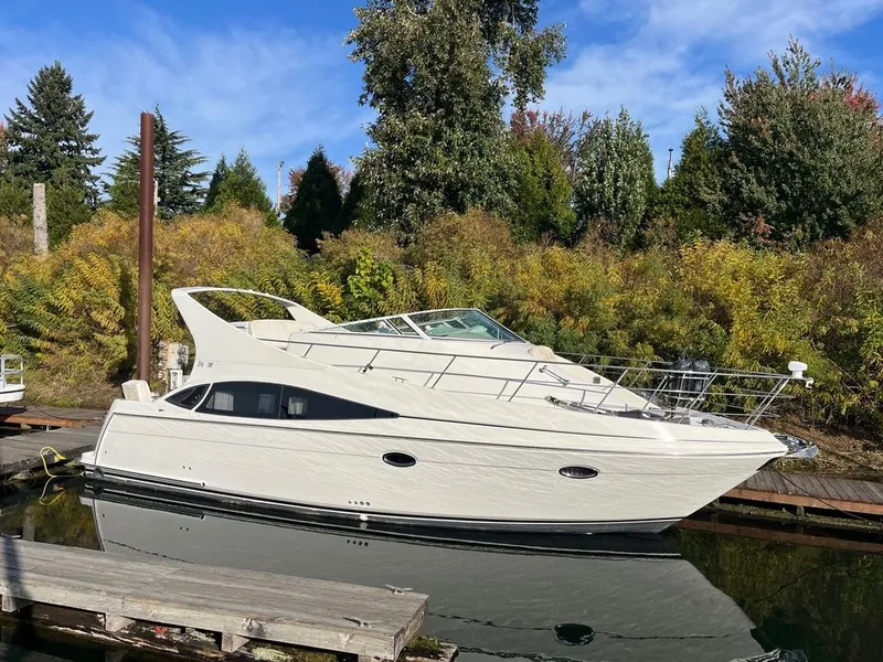 Slide: The Image of Carver Yachts 36 Mariner 2005 - 2