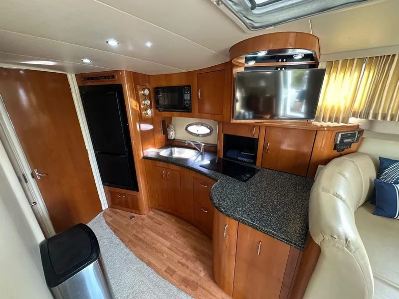 Slide: The Image of Carver Yachts 36 Mariner 2005 - 7