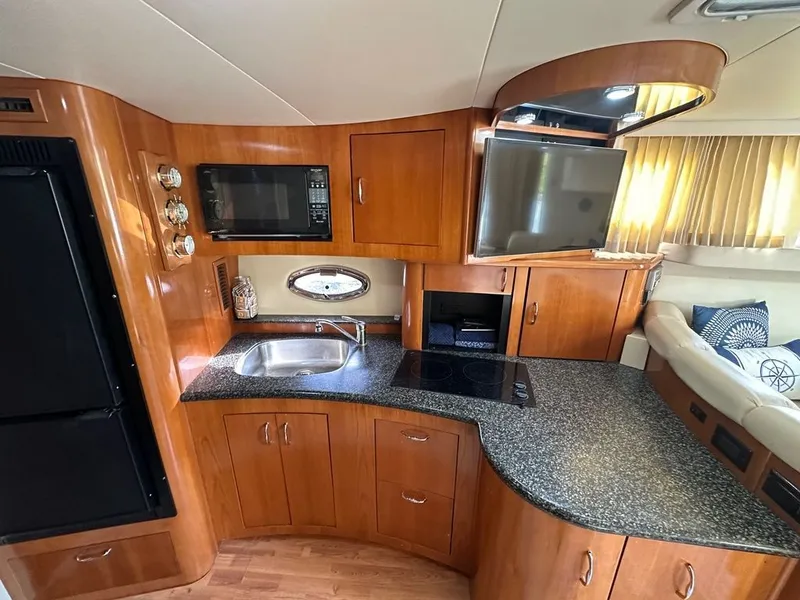 Slide: The Image of Carver Yachts 36 Mariner 2005 - 8