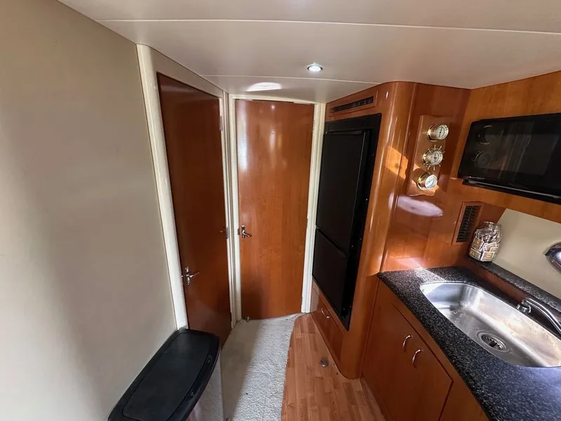 Slide: The Image of Carver Yachts 36 Mariner 2005 - 9