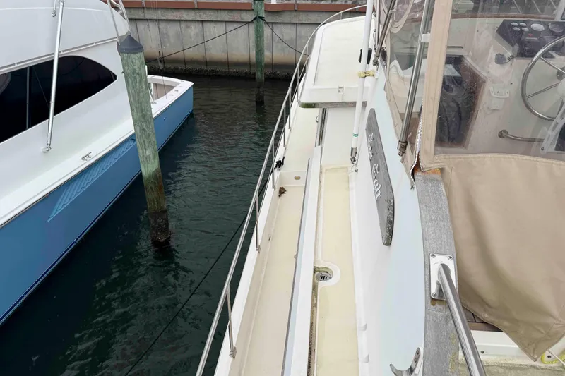 Slide: The Image of 1998 Krogen Express 49 yacht docked at a marina, surrounded by other boats. - 5