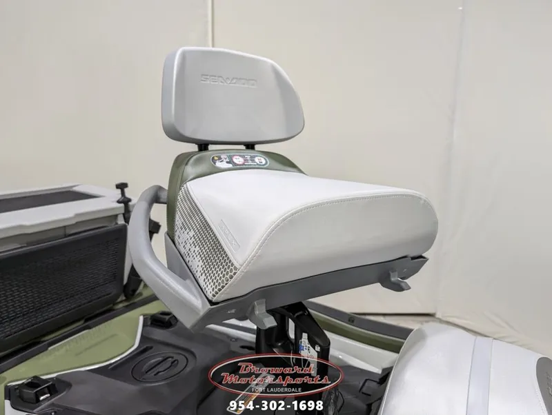 Slide: The Image of Sea-Doo FishPro Apex 300 2025 - 15