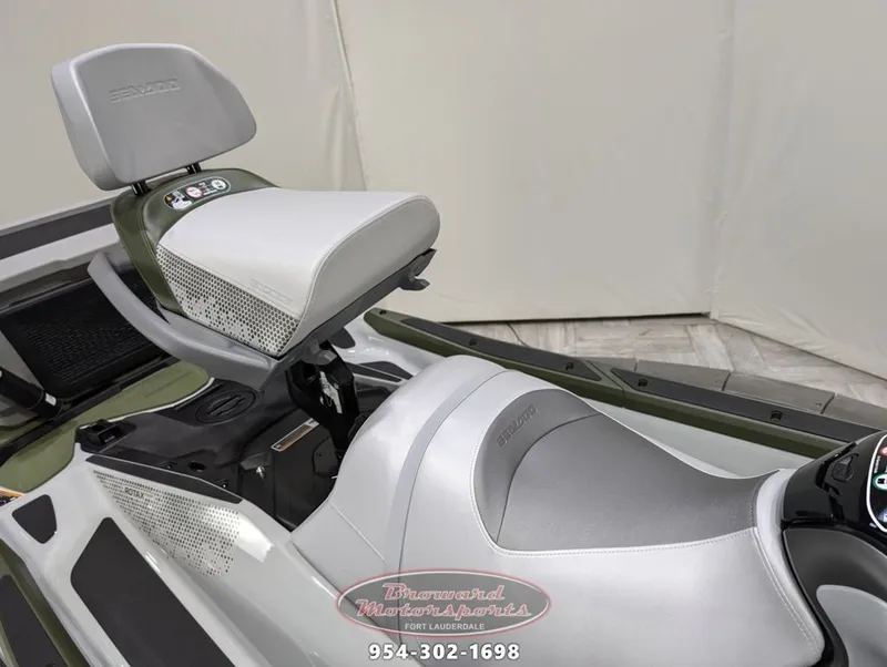 Slide: The Image of Sea-Doo FishPro Apex 300 2025 - 18