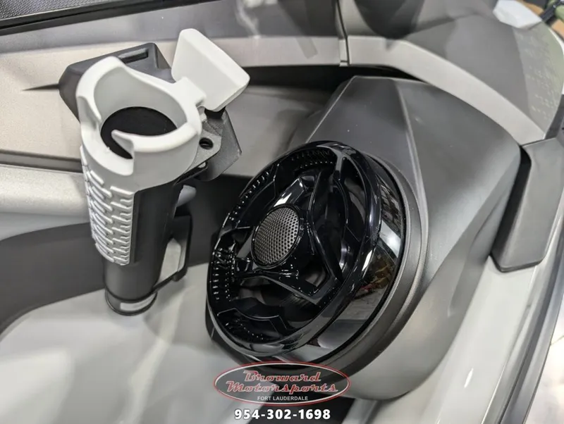 Slide: The Image of Sea-Doo FishPro Apex 300 2025 - 21