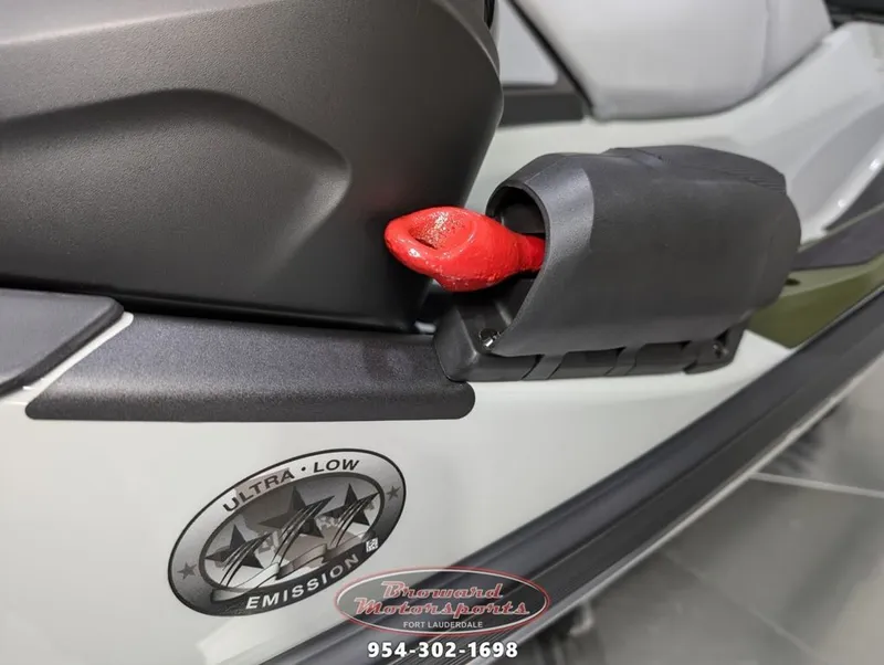 Slide: The Image of Sea-Doo FishPro Apex 300 2025 - 23