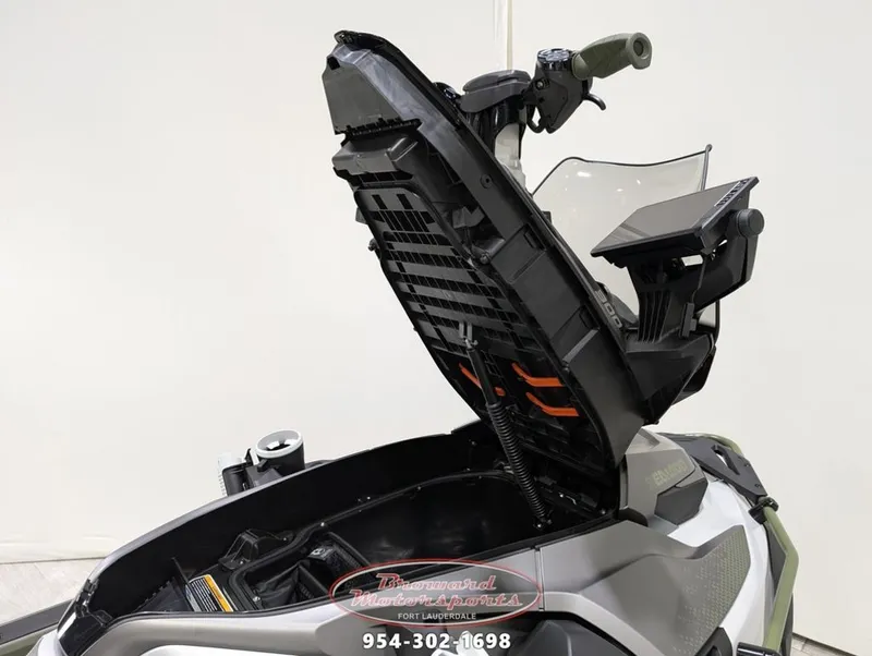 Slide: The Image of Sea-Doo FishPro Apex 300 2025 - 30