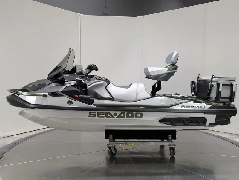 Slide: The Image of Sea-Doo FishPro Apex 300 2025 - 39