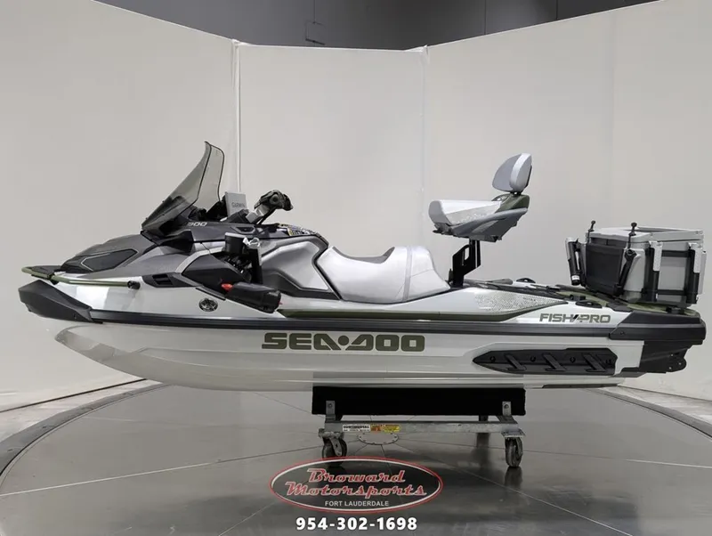 Slide: The Image of Sea-Doo FishPro Apex 300 2025 - 4