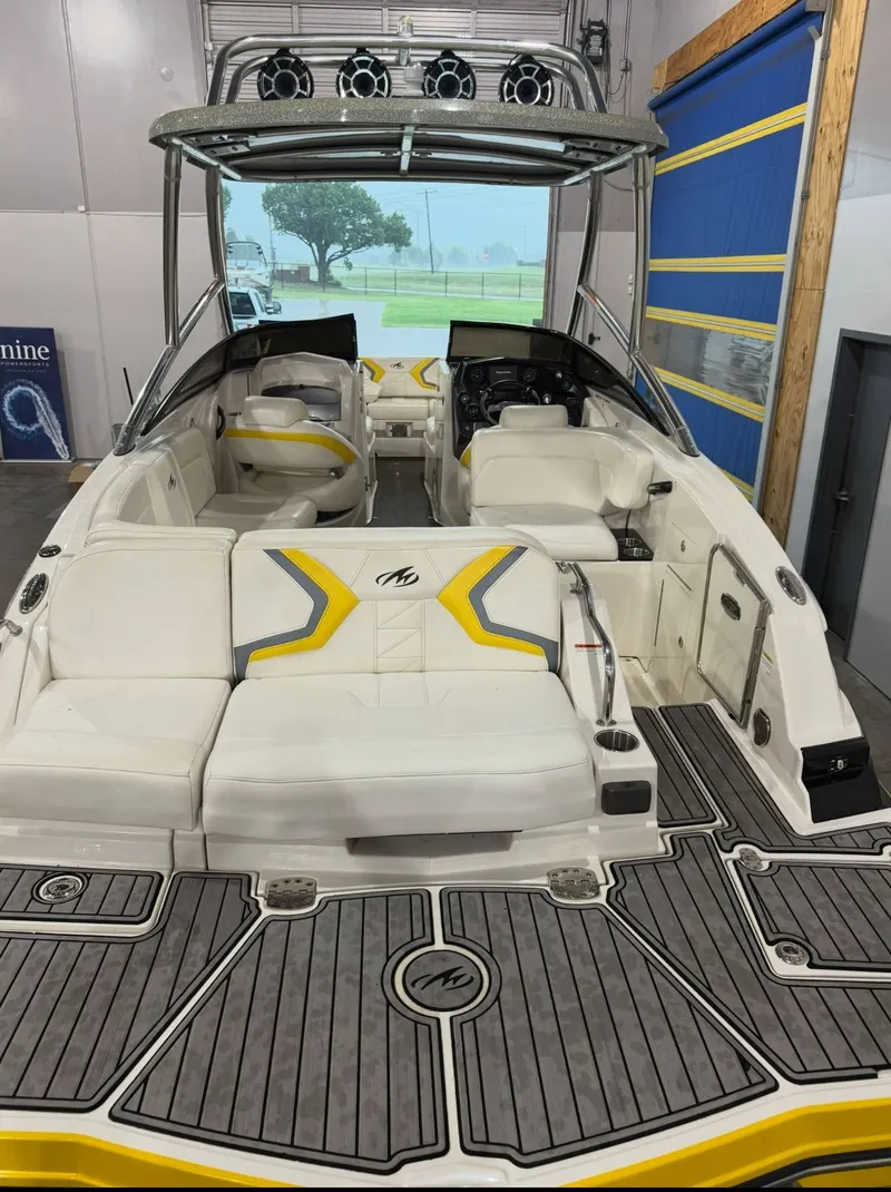 Slide: The Image of Monterey M5 MSX Sport Boat 2014 - 6