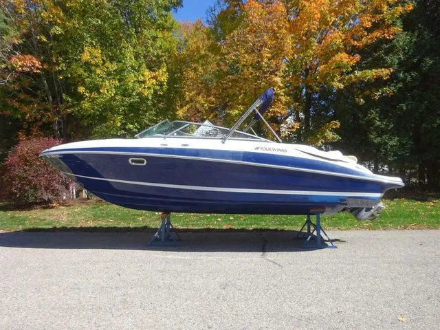 The Image of Four Winns 260 Horizon 2012 - 1