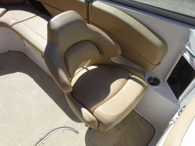 Slide: The Image of Four Winns 260 Horizon 2012 - 11