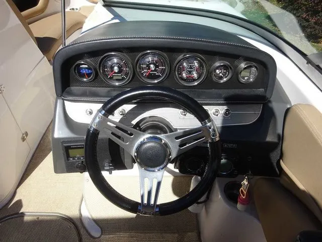 Slide: The Image of Four Winns 260 Horizon 2012 - 13