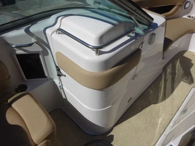 Slide: The Image of Four Winns 260 Horizon 2012 - 16