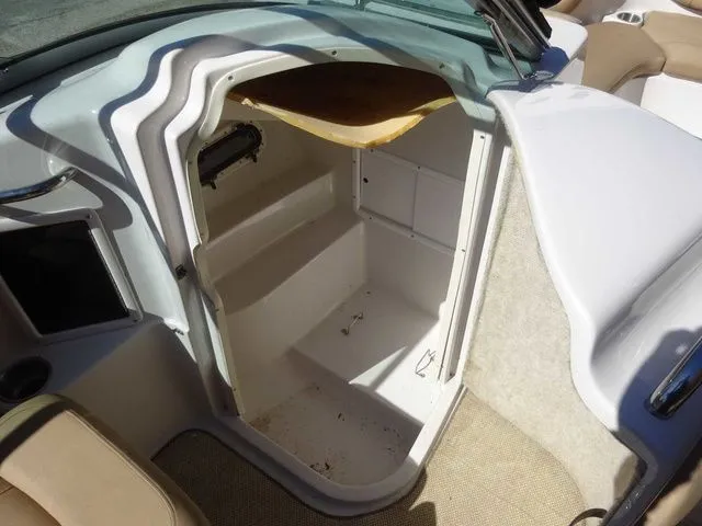 Slide: The Image of Four Winns 260 Horizon 2012 - 17