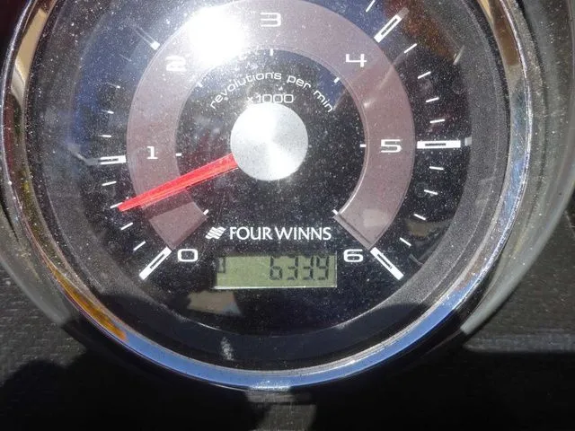 Slide: The Image of Four Winns 260 Horizon 2012 - 23