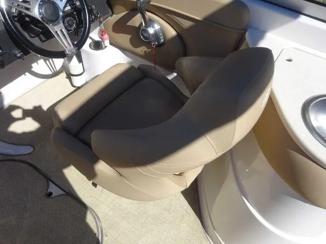 Slide: The Image of Four Winns 260 Horizon 2012 - 7