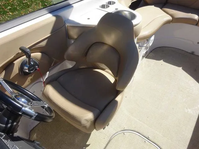 Slide: The Image of Four Winns 260 Horizon 2012 - 8