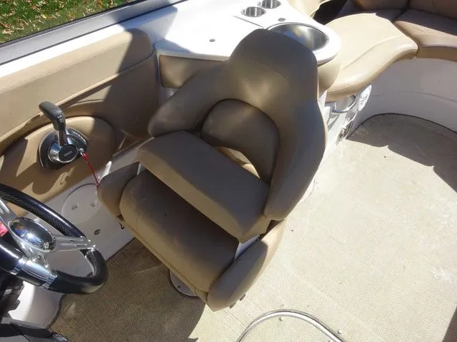 Slide: The Image of Four Winns 260 Horizon 2012 - 9