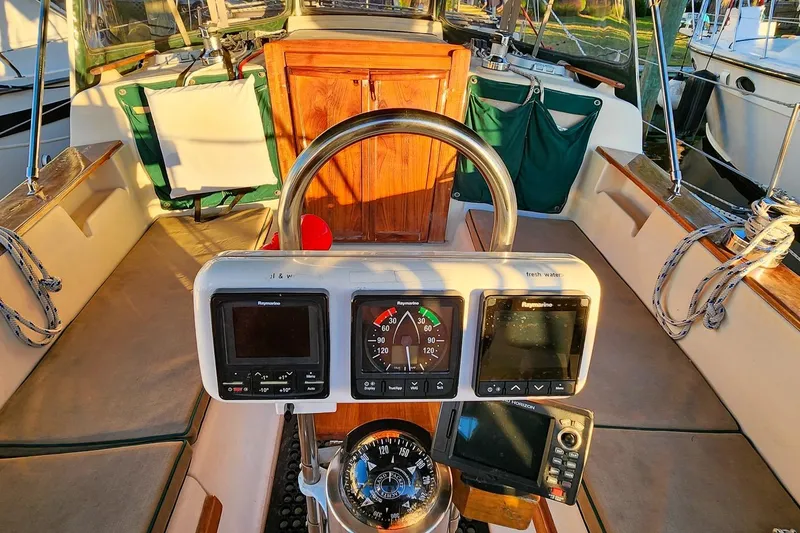 Slide: The Image of Island Packet 32 1990 - 15