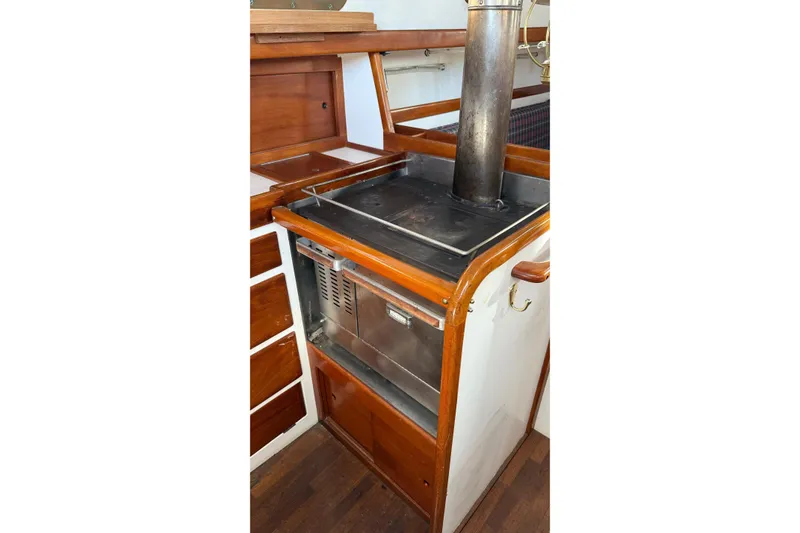 Slide: The Image of Vintage Cascade 36 stove from 1975 with wooden cabinetry and metal chimney. - 8